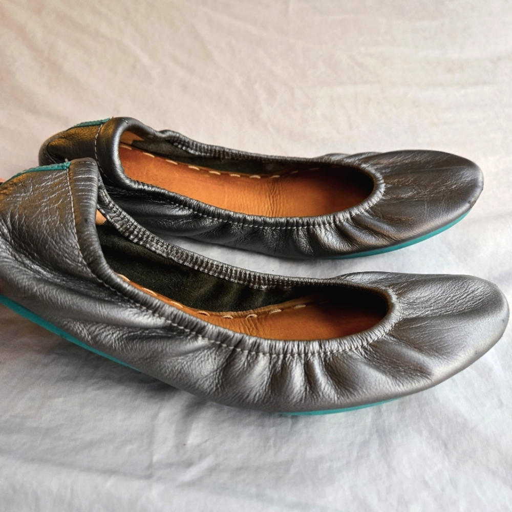 Tieks Metallic Pewter Silver Leather Ballet Flats sz 9 - EUC